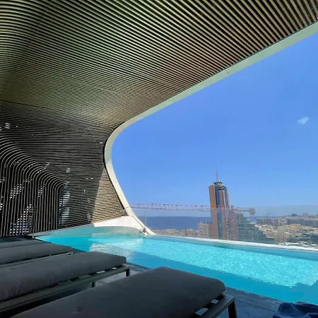 Whispering Waves At Mercury Tower With Panoramic View , 2x Pools And Gym Appartement San Ġiljan