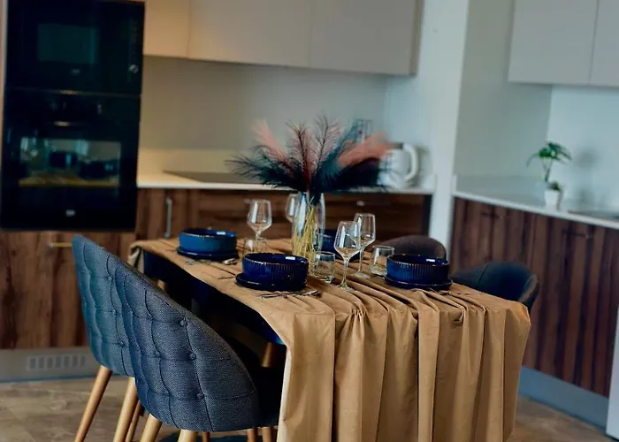 Whispering Waves At Mercury Tower With Panoramic View , 2x Pools And Gym Appartement