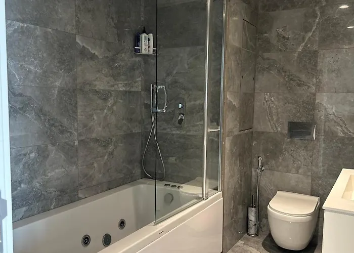 Whispering Waves At Mercury Tower With Panoramic View , 2x Pools And Gym *