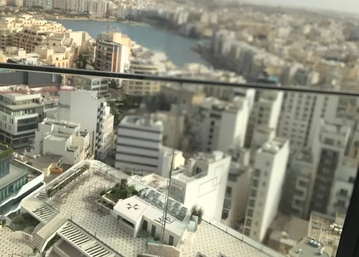 Whispering Waves At Mercury Tower With Panoramic View , 2x Pools And Gym Apartament