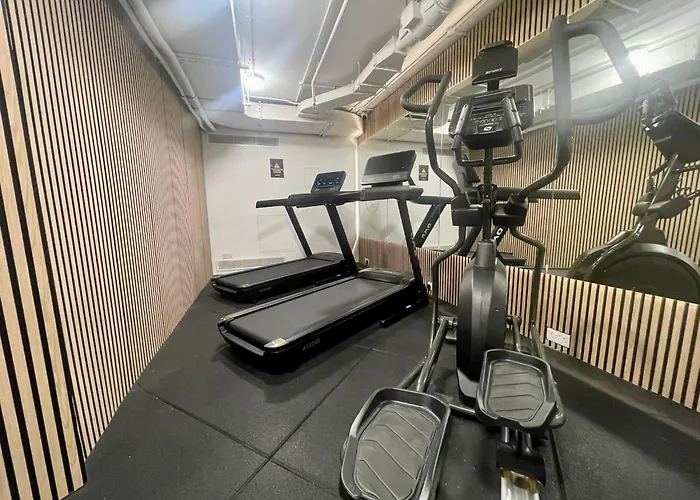 Whispering Waves At Mercury Tower With Panoramic View , 2x Pools And Gym