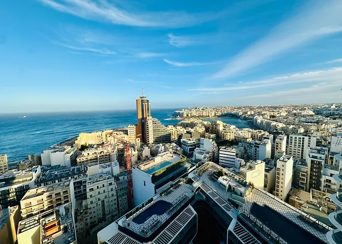 Whispering Waves At Mercury Tower With Panoramic View , 2x Pools And Gym Appartement *