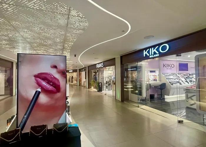 Whispering Waves At Mercury Tower With Panoramic View , 2x Pools And Gym Apartament *