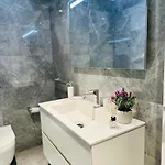 Whispering Waves At Mercury Tower With Panoramic View , 2x Pools And Gym Διαμέρισμα *