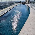 Whispering Waves At Mercury Tower With Panoramic View , 2x Pools And Gym Διαμέρισμα