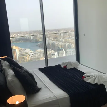 Whispering Waves At Mercury Tower With Panoramic View , 2x Pools And Gym شقة *