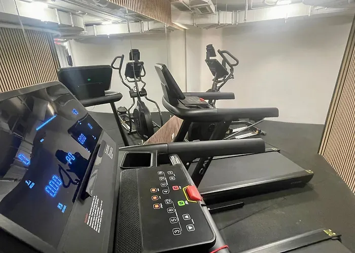 Whispering Waves At Mercury Tower With Panoramic View , 2x Pools And Gym Appartamento San Giuliano