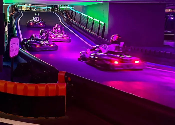 Whispering Waves At Mercury Tower With Panoramic View , 2x Pools And Gym *