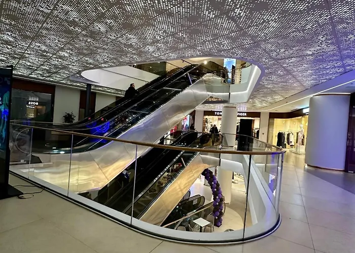 Appartamento Whispering Waves At Mercury Tower With Panoramic View , 2x Pools And Gym San Giuliano