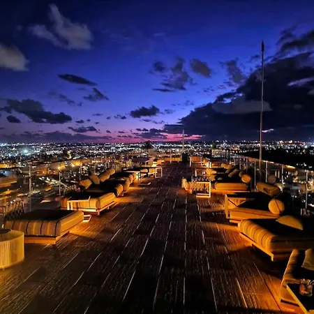 Apartment Whispering Waves At Mercury Tower With Panoramic View , 2x Pools And Gym