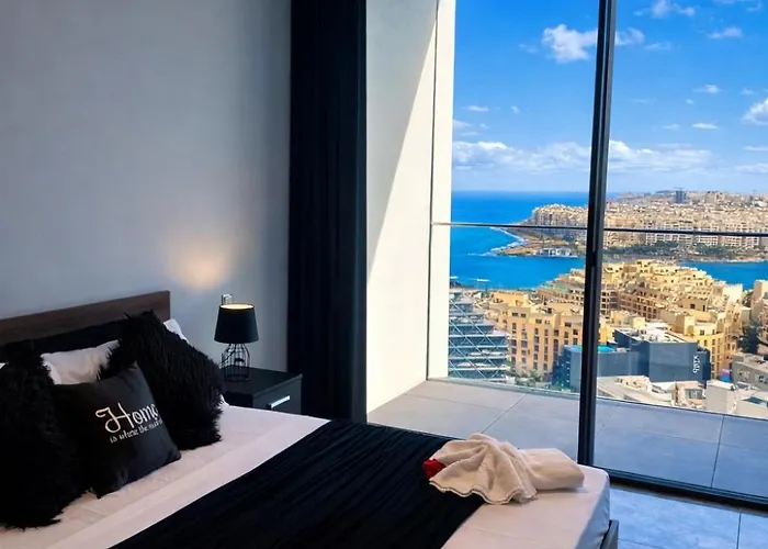 Apartment Whispering Waves At Mercury Tower With Panoramic View , 2x Pools And Gym