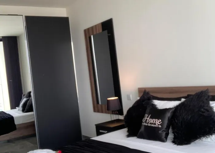 Whispering Waves At Mercury Tower With Panoramic View , 2x Pools And Gym Apartment *