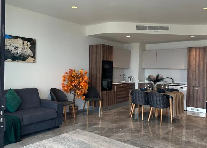 Whispering Waves At Mercury Tower With Panoramic View , 2x Pools And Gym Apartment *